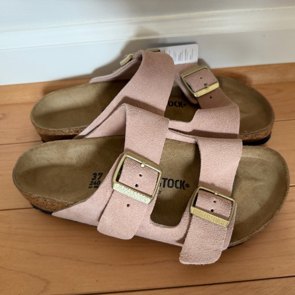 Birkenstock Arizona Two-Strap Sandal in Light Pink suede. Size 6 regular/wide - Picture 8 of 12